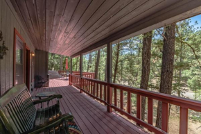Fort Getaway 3 Bedroom, Hot Tub, Grill, Sleeps 6, TV's, AC, WiFi, Wooded